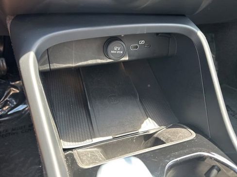 Certified 2026 Volvo XC40 B5 Plus AWD/4WD image 31
