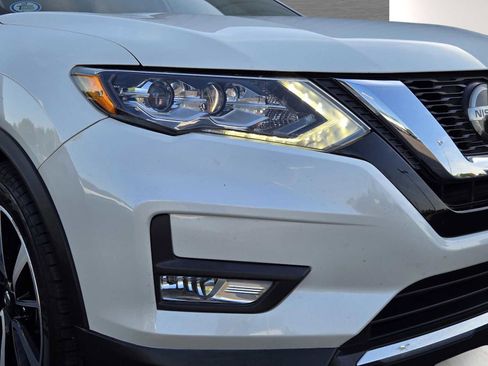 Used 2019 Nissan Rogue SL w/ Premium Package FWD image 2