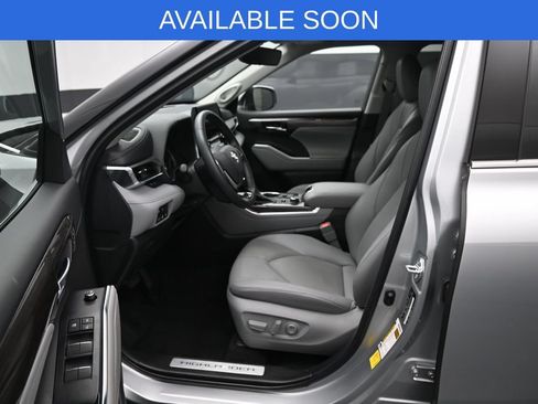 Used 2022 Toyota Highlander Limited AWD/4WD image 9