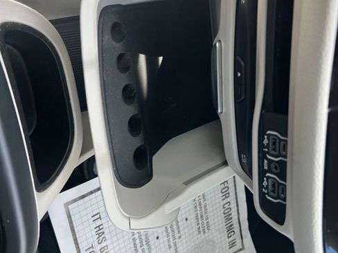 Certified 2021 Chrysler Pacifica Touring-L w/ Uconnect Theater Family Group FWD image 55