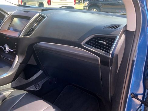 Used 2020 Ford Edge Titanium image 16