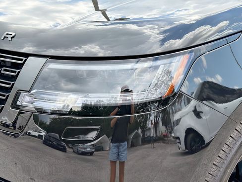 New 2026 Land Rover Range Rover SE AWD/4WD image 9