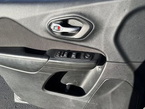 Used 2016 Jeep Cherokee Latitude w/ Cold Weather Group image 5