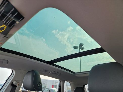 New 2025 Volkswagen Taos SE image 15