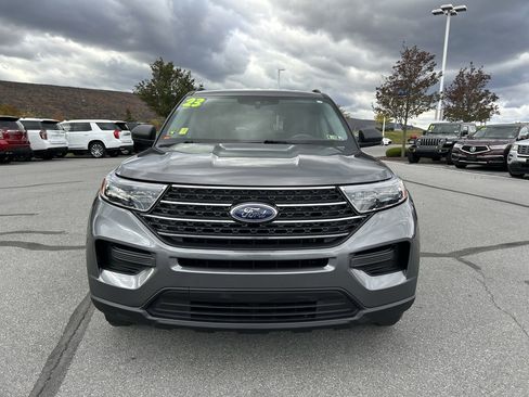 Used 2023 Ford Explorer XLT image 2