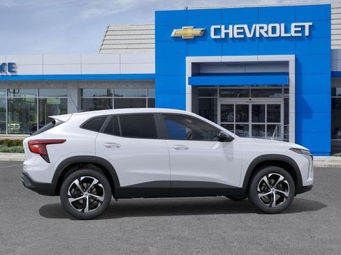 New 2026 Chevrolet Trax RS w/ Driver Confidence Package FWD image 5