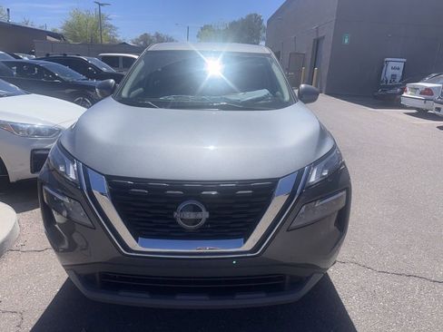 Used 2023 Nissan Rogue SV image 3