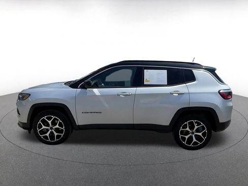 Used 2025 Jeep Compass Limited image 9