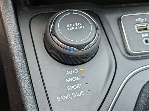 Used 2020 Jeep Cherokee Latitude Lux w/ Quick Order Package 26H Lux image 23