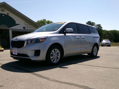 Used 2018 Kia Sedona L image 8