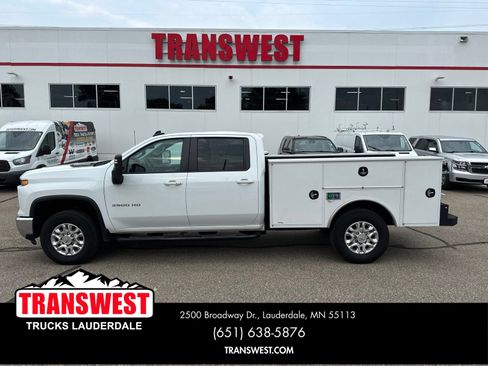 Used 2025 Chevrolet Silverado 3500 LT w/ Safety Package AWD/4WD image 2