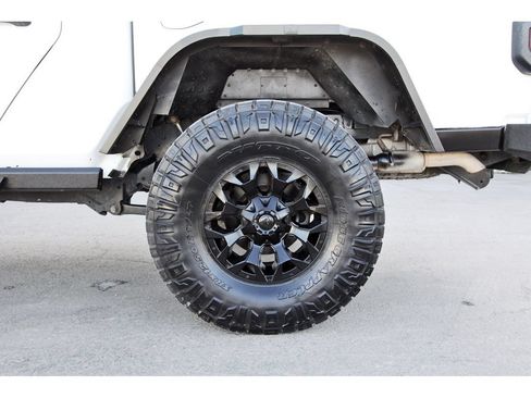 Used 2023 Jeep Gladiator Overland AWD/4WD image 29