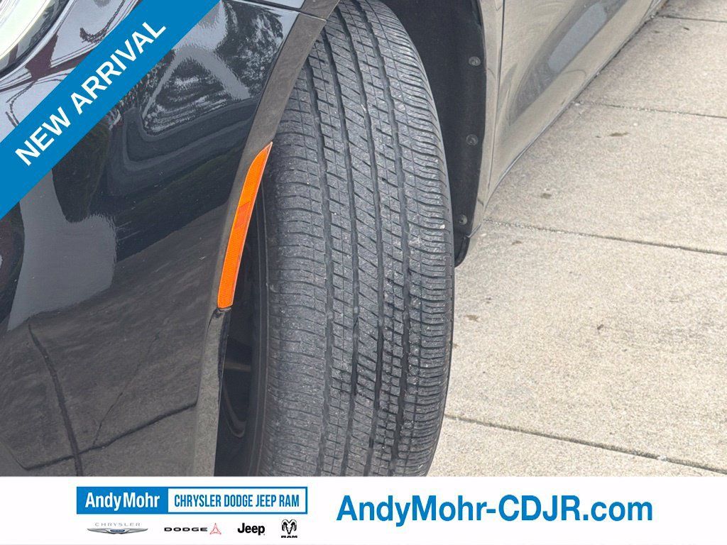 Used 2024 Chrysler Pacifica Touring-L FWD image 11