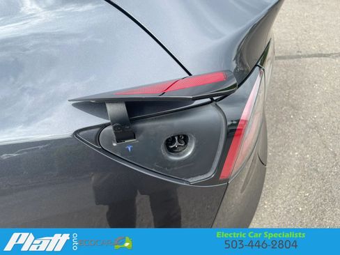 Used 2024 Tesla Model Y Long Range AWD/4WD image 55