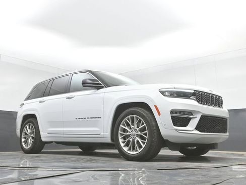 Used 2022 Jeep Grand Cherokee Summit w/ Advanced Protech Group IV AWD/4WD image 27