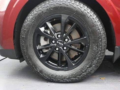 Used 2023 Kia Carnival LX w/ Paint Protection Package FWD image 10