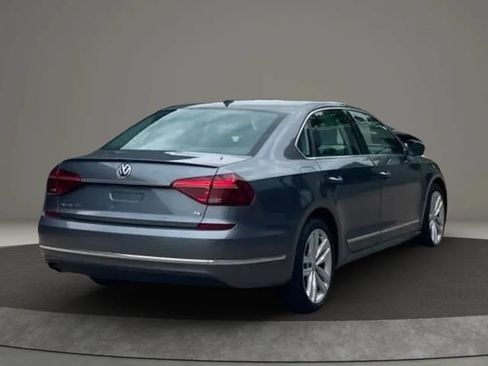 Used 2018 Volkswagen Passat 2.0T SEL Premium FWD image 5