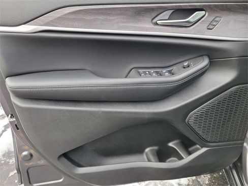 New 2025 Jeep Grand Cherokee Limited w/ Trailer Tow Package image 9