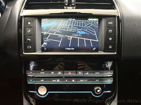Used 2017 Jaguar XE Premium image 24