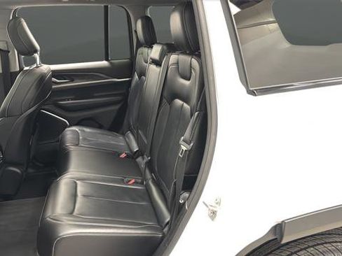 Used 2022 Jeep Grand Cherokee Limited AWD/4WD image 15
