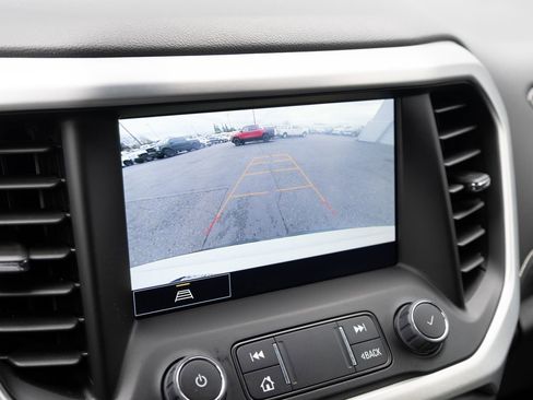 Used 2023 GMC Acadia SLT AWD/4WD image 4