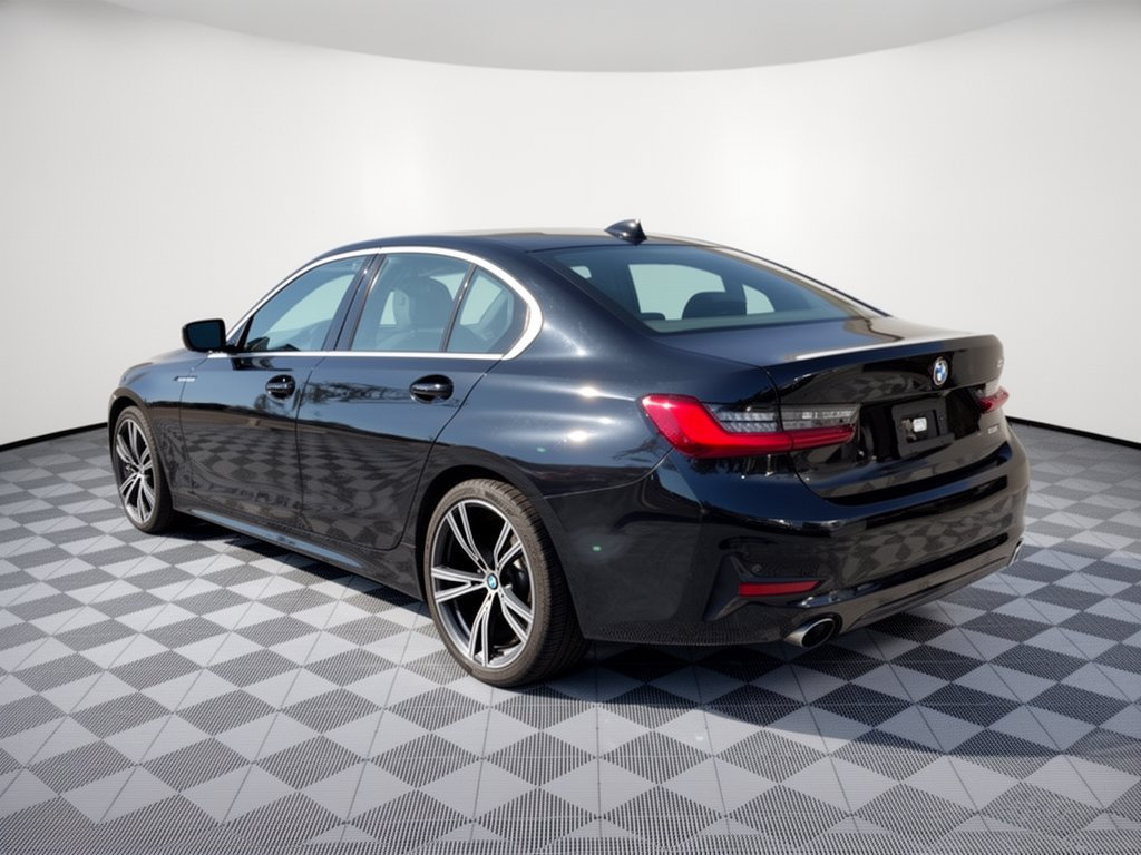 Used 2021 BMW 330i Sedan w/ Convenience Package RWD image 3