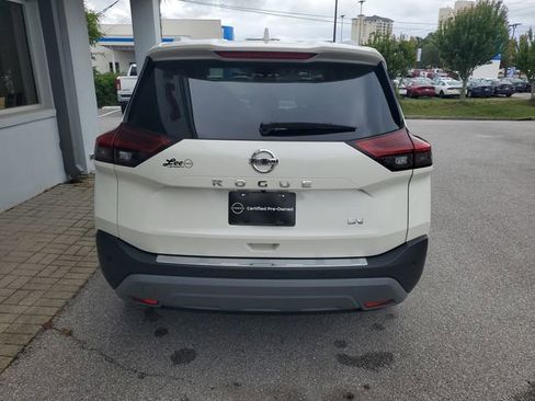 Certified 2021 Nissan Rogue SV w/ Premium Package FWD image 9