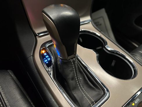 Used 2017 Jeep Grand Cherokee Limited AWD/4WD image 17