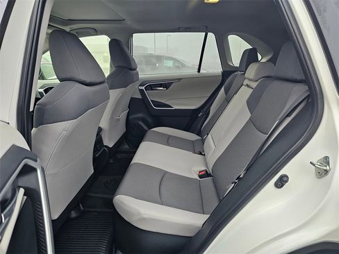 Used 2025 Toyota RAV4 XLE image 17