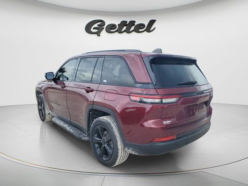 Used 2025 Jeep Grand Cherokee Altitude RWD image 5