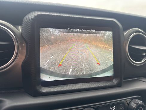 Used 2021 Jeep Wrangler Unlimited Sahara w/ Uconnect 4C Nav & Sound Group image 31