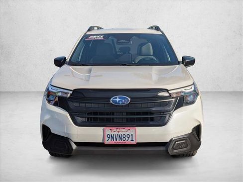 Used 2025 Subaru Forester AWD/4WD image 3