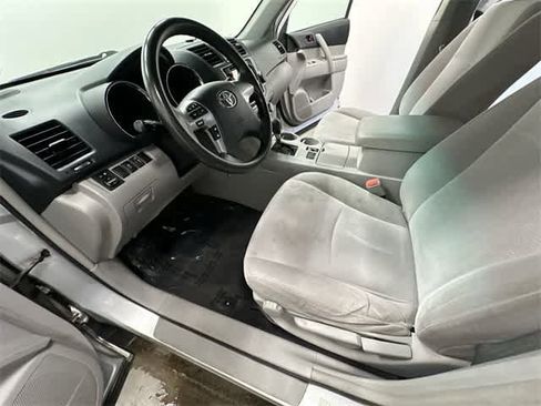 Used 2013 Toyota Highlander Plus image 12