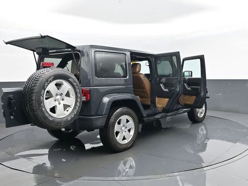 Used 2016 Jeep Wrangler Unlimited Sahara w/ Dual Top Group AWD/4WD image 29