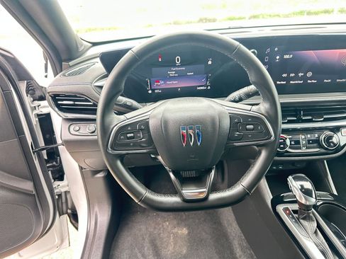 Used 2025 Buick Envista Sport Touring image 28