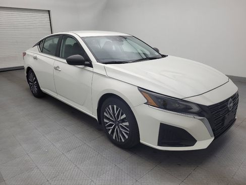 Used 2024 Nissan Altima 2.5 SV image 11