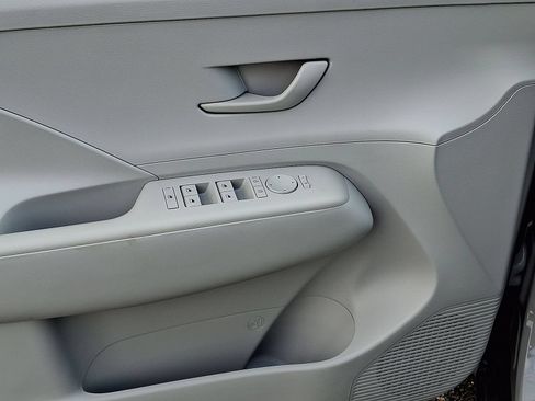 Certified 2025 Hyundai Kona SE AWD/4WD image 16