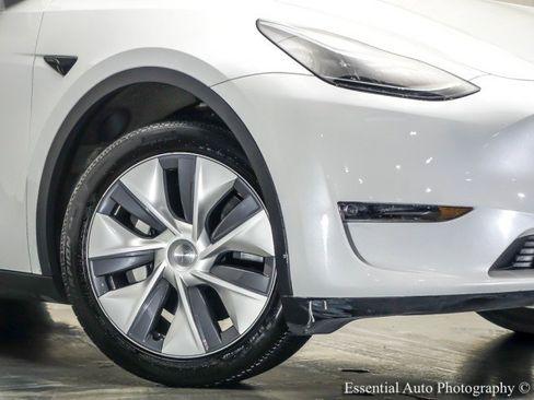 Used 2023 Tesla Model Y Long Range image 3