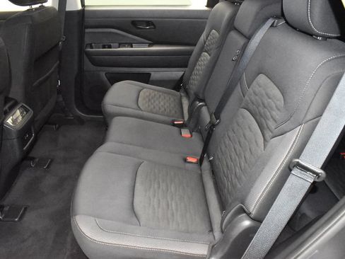 Certified 2025 Nissan Pathfinder SV FWD image 32