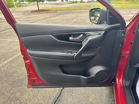 Used 2018 Nissan Rogue Sport SV w/ SV All-Weather Package AWD/4WD image 25