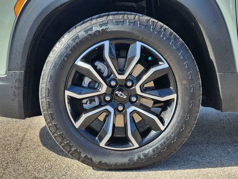 Used 2025 Chevrolet TrailBlazer ACTIV w/ Convenience Package FWD image 12
