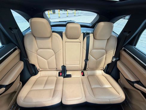 Used 2016 Porsche Cayenne AWD/4WD image 8