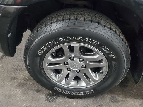 Used 2005 Toyota Sequoia SR5 AWD/4WD image 22