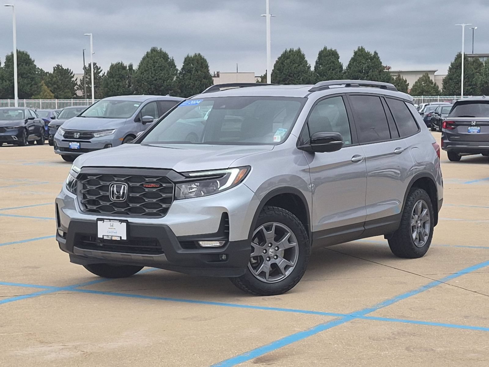 Used 2024 Honda Passport TrailSport image 2