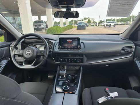 Used 2024 Nissan Rogue S AWD/4WD image 11