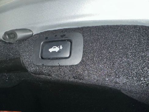 Used 2017 Lexus LS 460 F Sport image 40