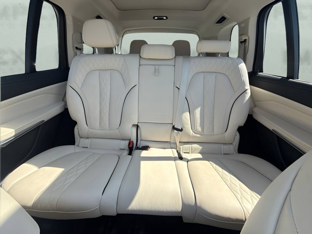 Used 2021 BMW X7 xDrive40i w/ Premium Package AWD/4WD image 11