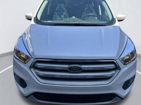 Used 2018 Ford Escape SE FWD image 3