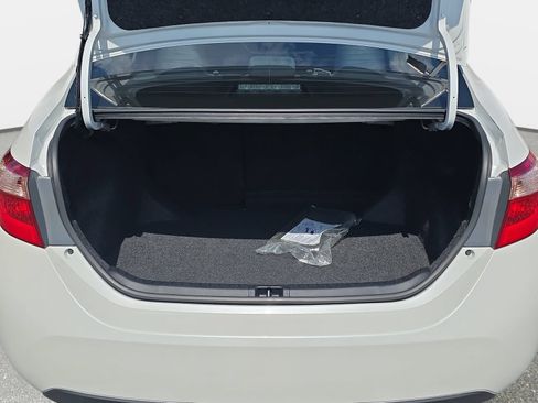 Used 2018 Toyota Corolla LE FWD image 12
