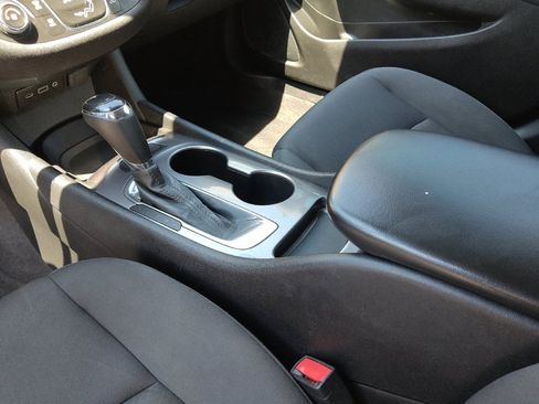 Used 2020 Chevrolet Malibu LS FWD image 26